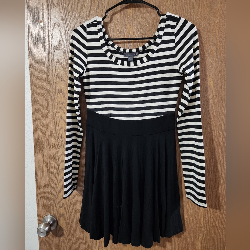 Forever 21 Black and White Striped Long Sleeve Dress